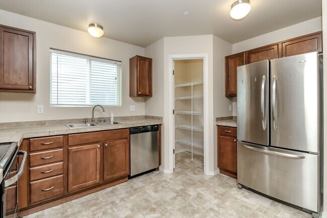 Building Photo - 1360 Sinclair Dr