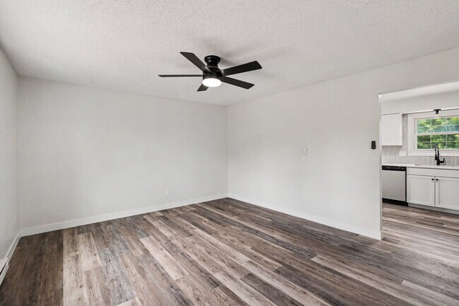 Building Photo - 8204 Hallett Ct