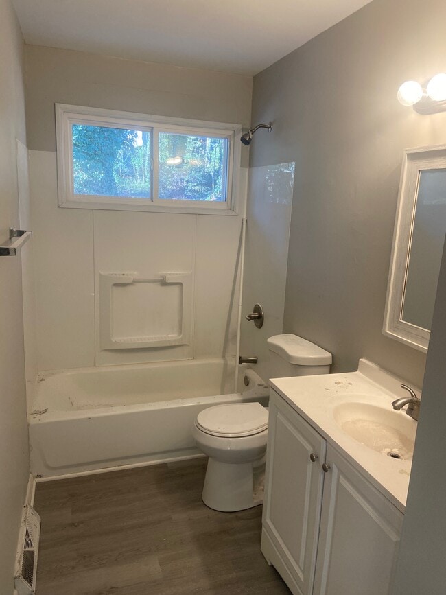 Building Photo - 526 Blendwood Dr