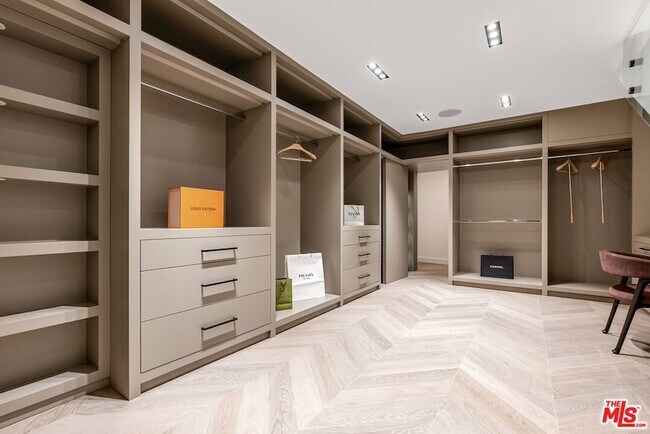 Building Photo - 9405 Sierra Mar Pl