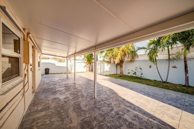 Building Photo - 917 NE 164th St