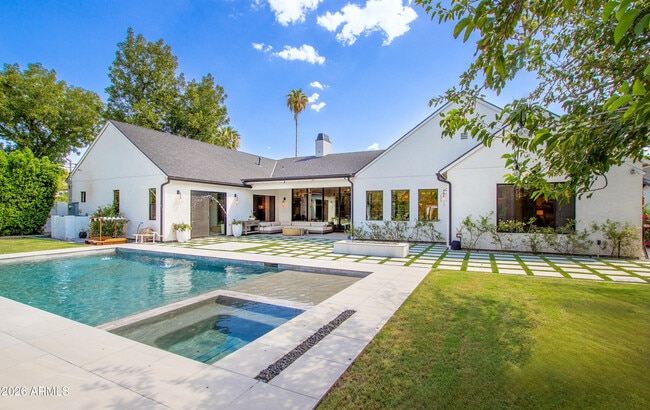 Building Photo - 2912 E Pierson St