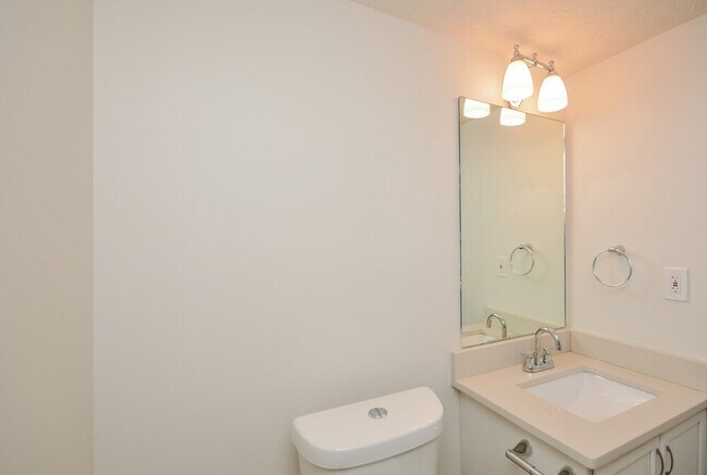 Building Photo - 237 Fox Run