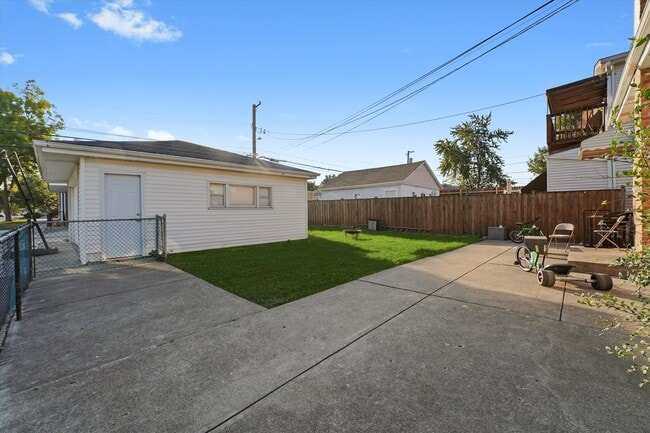 Building Photo - 3353 N Ozanam Ave