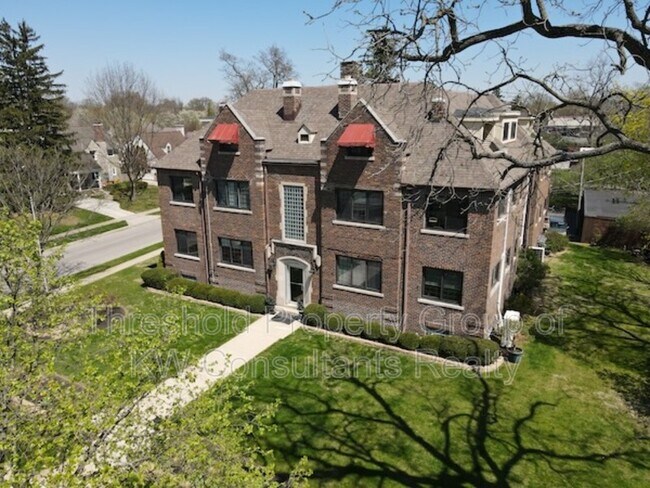 Building Photo - 2208 Arlington Ave