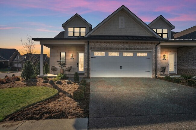 Building Photo - 1024 Club View Dr