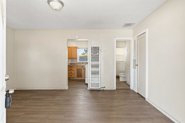 Building Photo - 207 N Santa Fe Ave