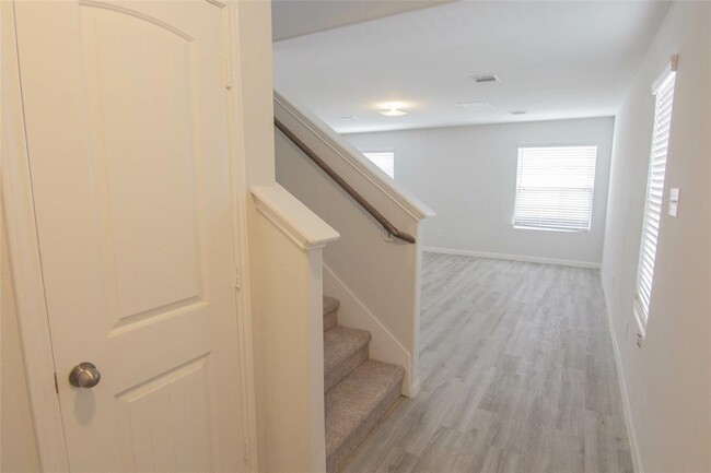 Building Photo - 5423 Gouldburn River Dr
