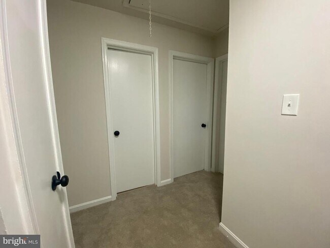 Building Photo - 9 Farrell Ln