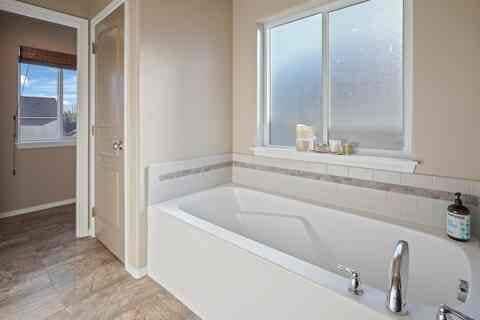 Building Photo - 2995 NE Quiet Canyon Dr