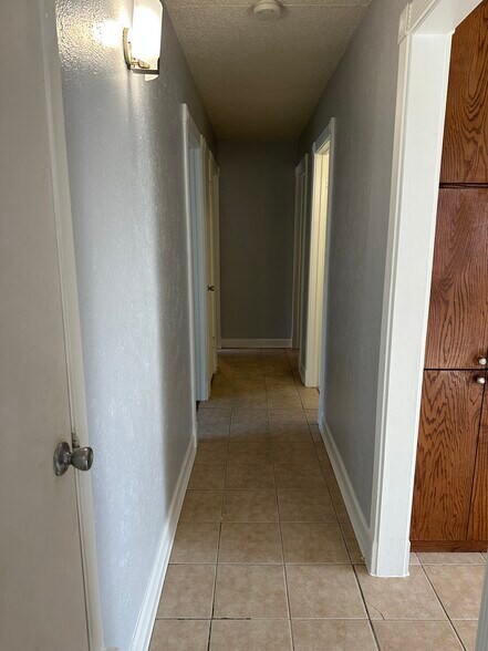 Building Photo - 2109 Cedarcrest Dr