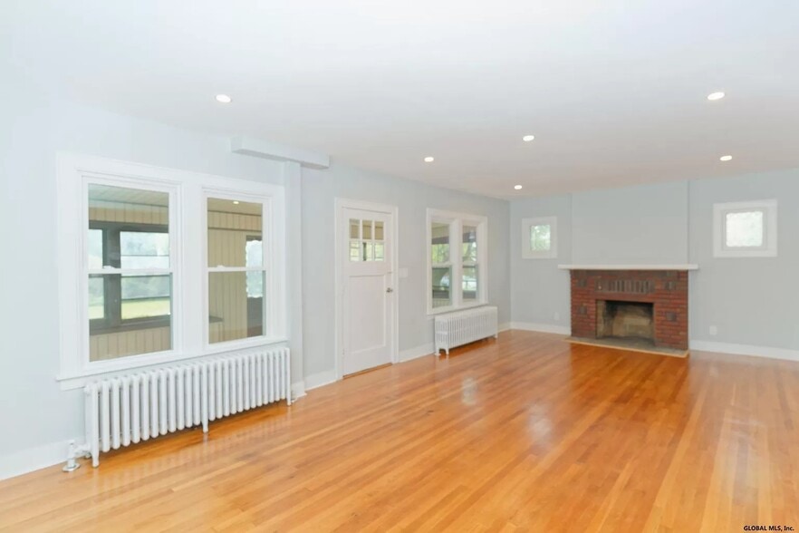 Primary Photo - 1 Lindberg Dr