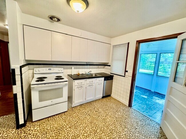 Building Photo - Beautiful 3BD/1BA in St. Louis, MO