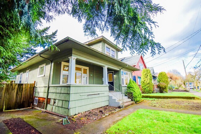 Building Photo - Spacious 4BD/2BA Two-Story Home w/ Fenced Yard & Huge Basement! Pets OK!