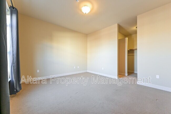 Building Photo - 5401 S Park Terrace Ave