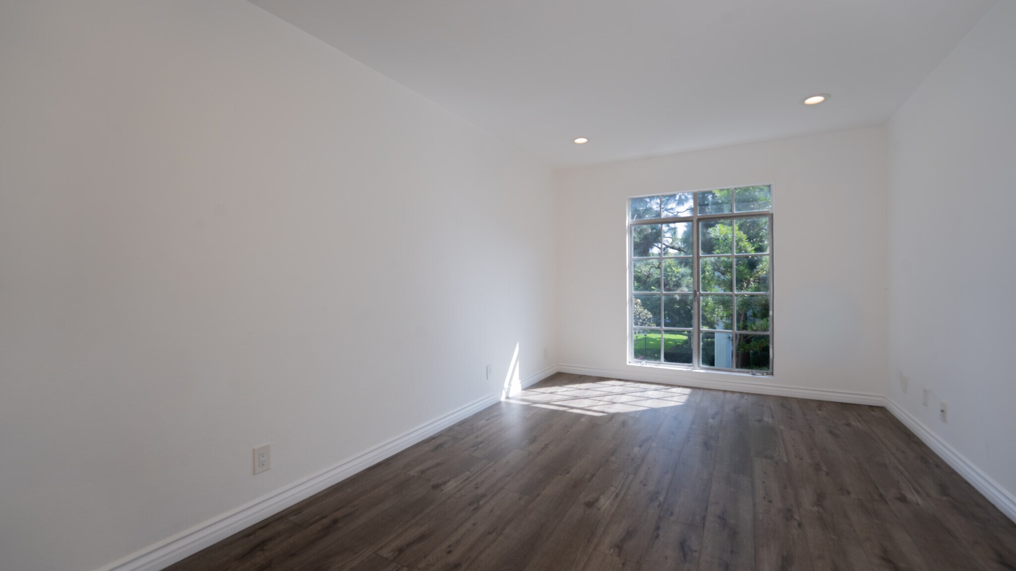 Building Photo - 102 Scholz Plz