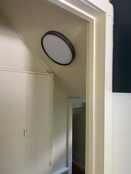 Building Photo - 1349 Yates Ave