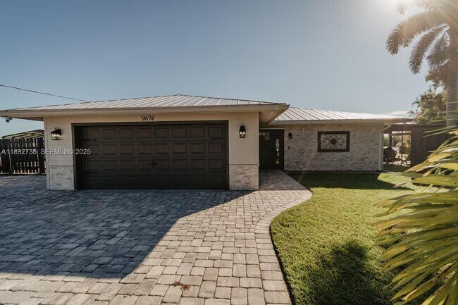 Building Photo - 9675 SW Anchor