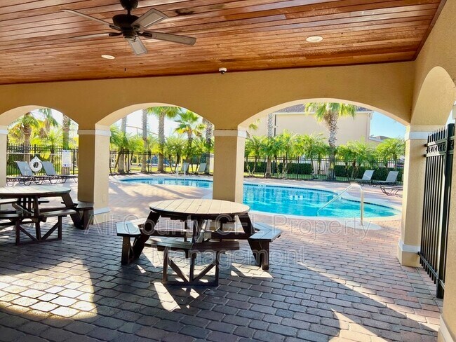 Building Photo - 16752 Cedar Crest Dr