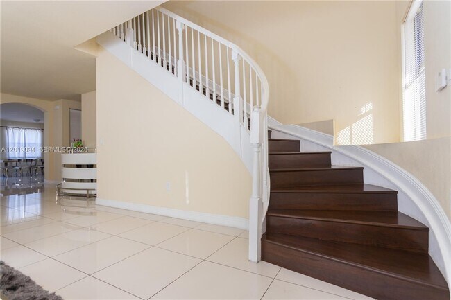 Building Photo - 9965 NW 86th Terrace