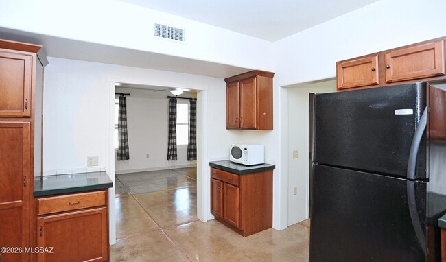 Building Photo - 1040 E Halcyon Rd