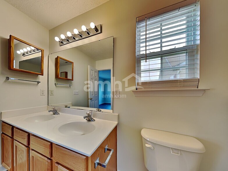 Building Photo - 14012 Sobeck Ln