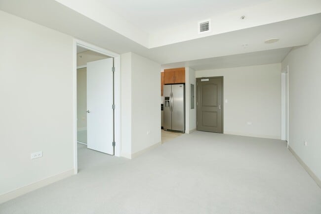 Building Photo - Clean & Comfortable!