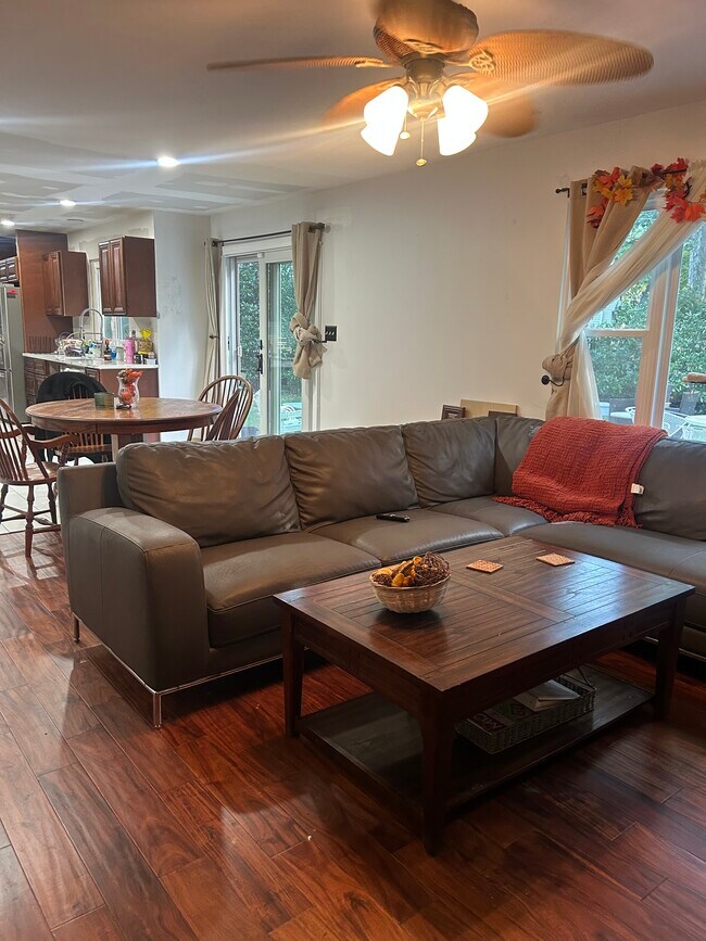 Building Photo - 6610 Cottontail Ct