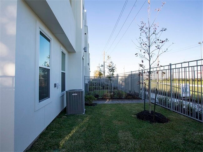 Building Photo - 3141 Leeland St