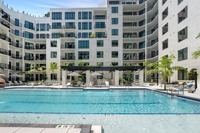 Building Photo - 1991 Main St