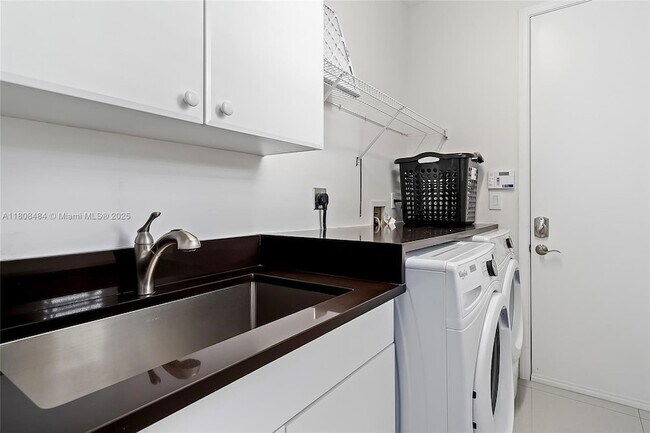 Building Photo - 5701 SW 85th St