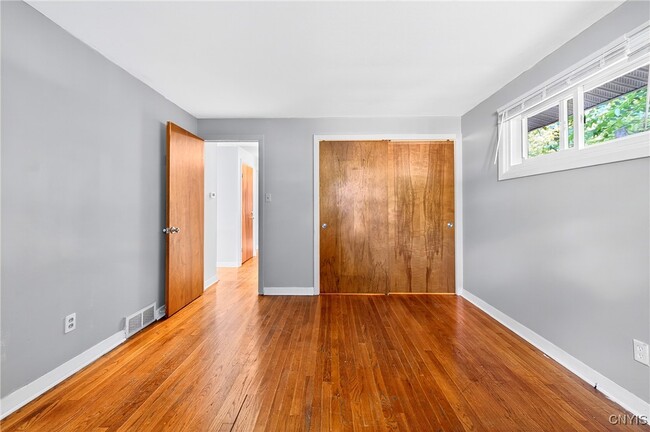 Building Photo - 216 Pine Grove St