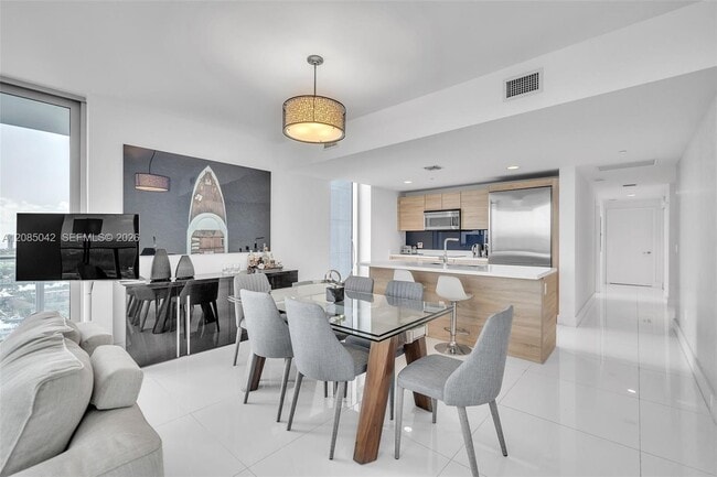Building Photo - 16385 Biscayne Blvd