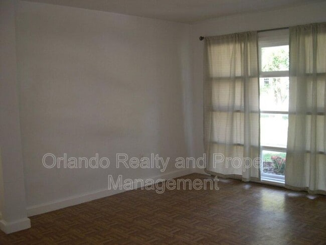 Building Photo - 220 Golden Days Dr