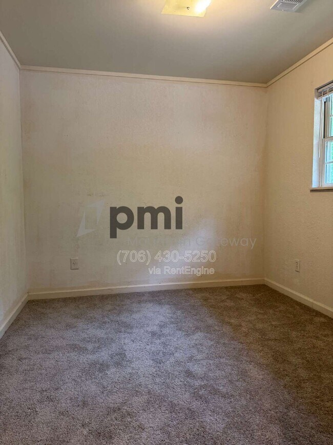 Building Photo - 131 Primrose Dr