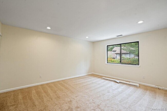 Building Photo - 90 Foxwood Dr
