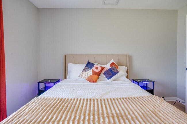 Building Photo - 218 Cactus St