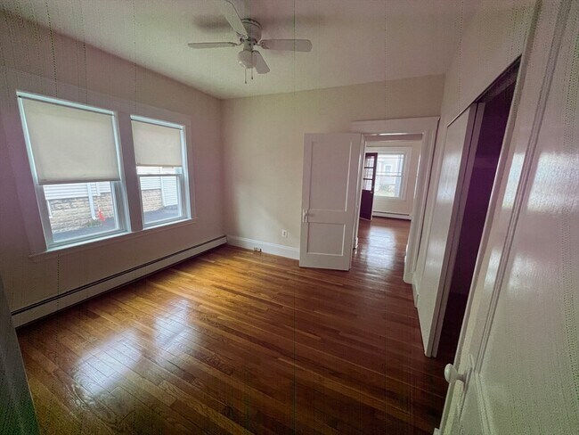 Building Photo - 190 Maplewood St