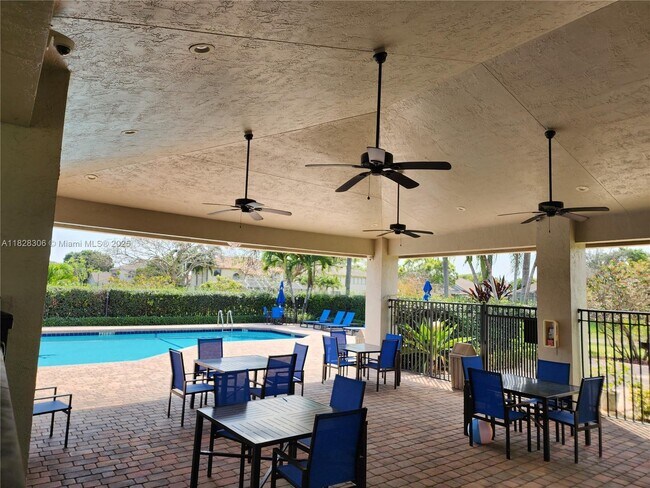 Building Photo - 10246 Lexington Estates Blvd