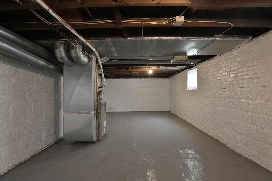 Building Photo - 245 Clinton St