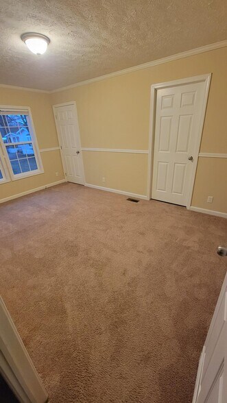 Building Photo - 84 W Sourwood Dr