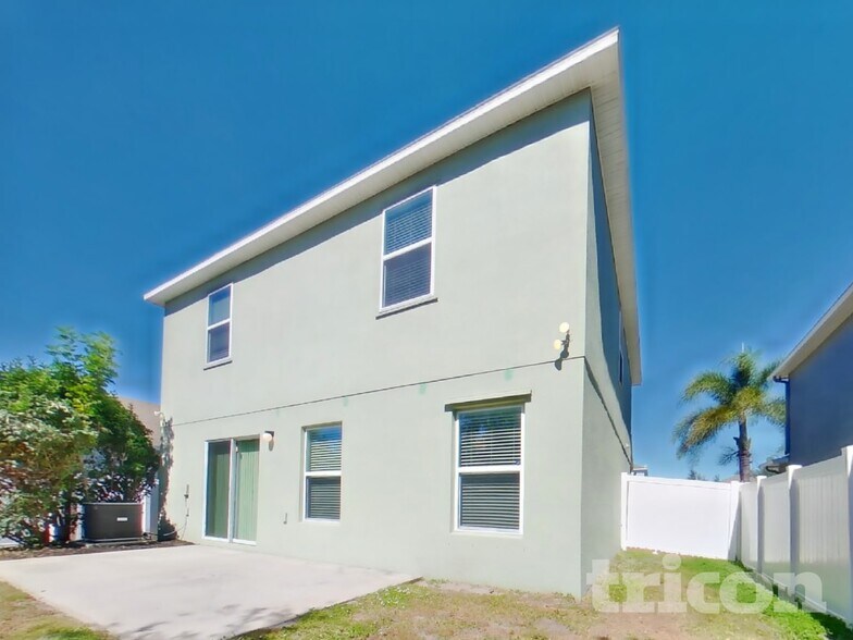 Building Photo - 3423 98th St E