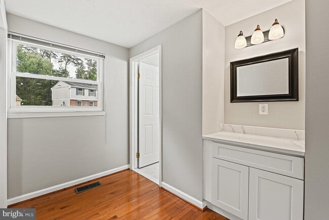 Building Photo - 9409 Mirror Pond Dr