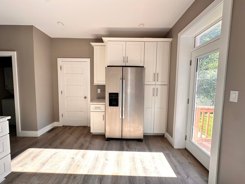 Building Photo - 3133 Lackland Ave
