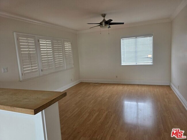 Building Photo - 509 S Catalina Ave