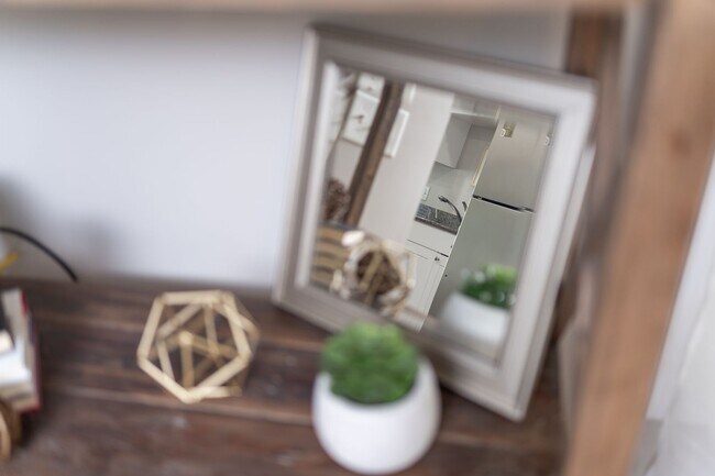 Building Photo - 3 Bedroom Flat, End unit Apartment - Available at Woodlands with $500 deposit. Ask your leasing a...