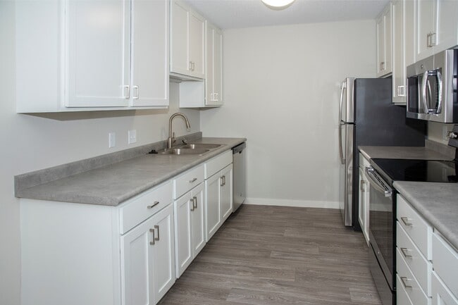 Building Photo - Southwind Apartments