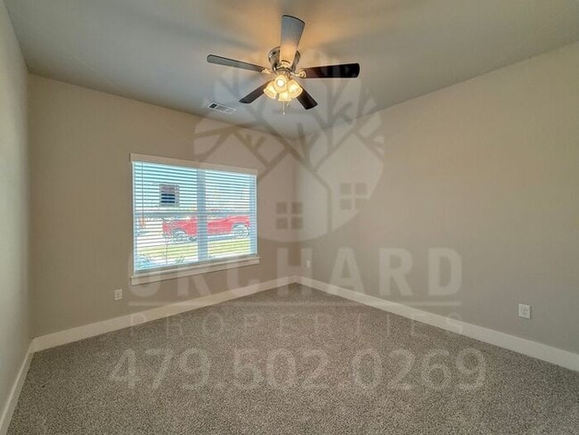 Building Photo - Henley 3 | Duplex in Siloam Springs!