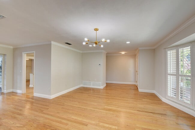 Building Photo - 1010 SW 1st St