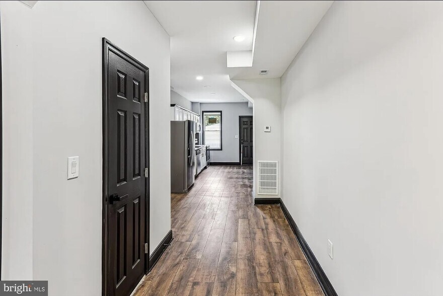 Building Photo - 1820 Walbrook Ave